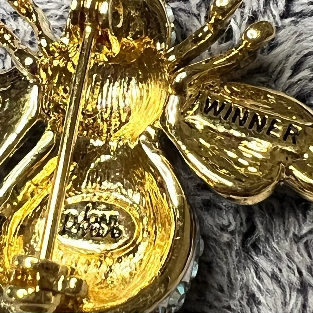 Joan Rivers Aurora Borealis Swarovski Crystals WINNER Bee Pin Brooch